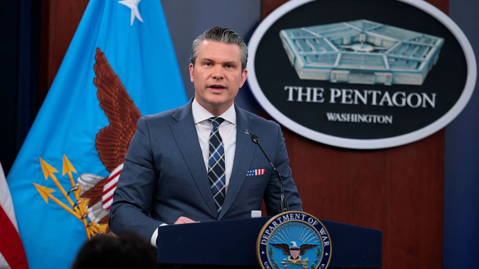 Judge blocks restrictive Pentagon press access policy