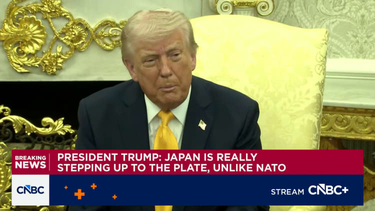 Trump signals DOJ should pursue Powell probe, complicating Warsh Fed nomination