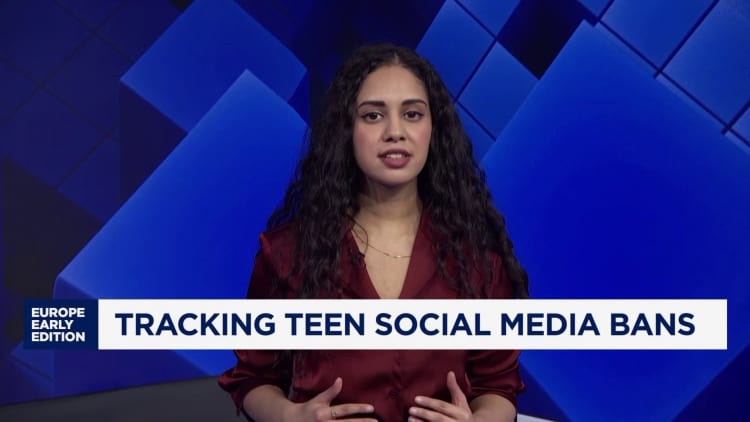 UK to trial social media ban on hundreds of teens