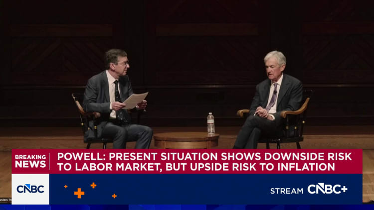 Powell sees inflation outlook in check, no need to hike rates because of oil shock