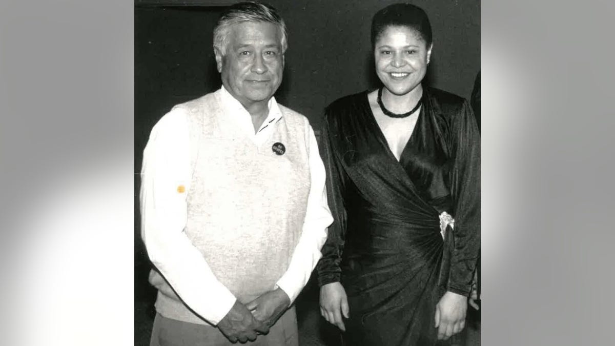 Press hits Chavez abuse allegations but leaves out support he got from top Dems