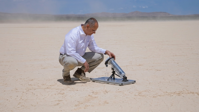 ”Could be a lifeline for 2 billion people’: Nobel laureate builds a machine that harvests water from desert air |