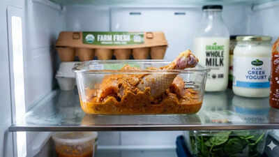 How many days can cooked chicken stay in the fridge before it becomes risky to eat |