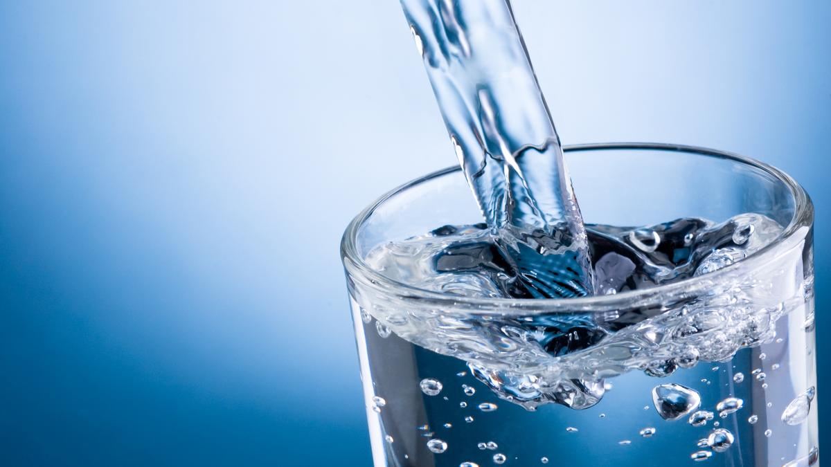What is mineral water and how does it naturally contain dissolved minerals?