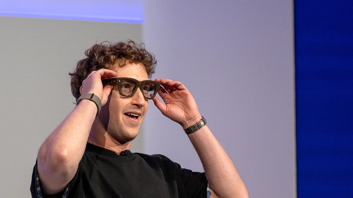 Nearby Glasses app detects hidden smart glasses via Bluetooth signals