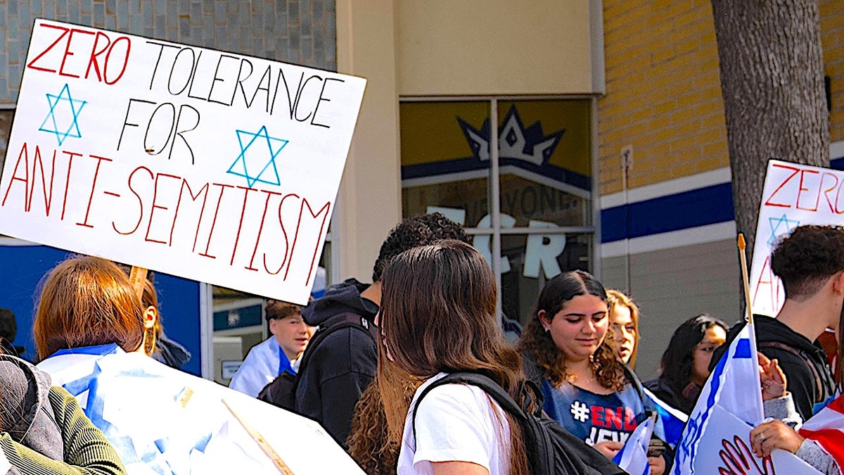 Parents work together to fight systemic antisemitism in US classrooms