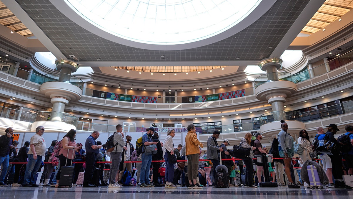 Airports update arrival time tips amid TSA shortage from DHS shutdown