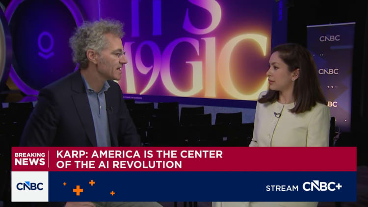 Trump praises Palantir with stock down 14% this week