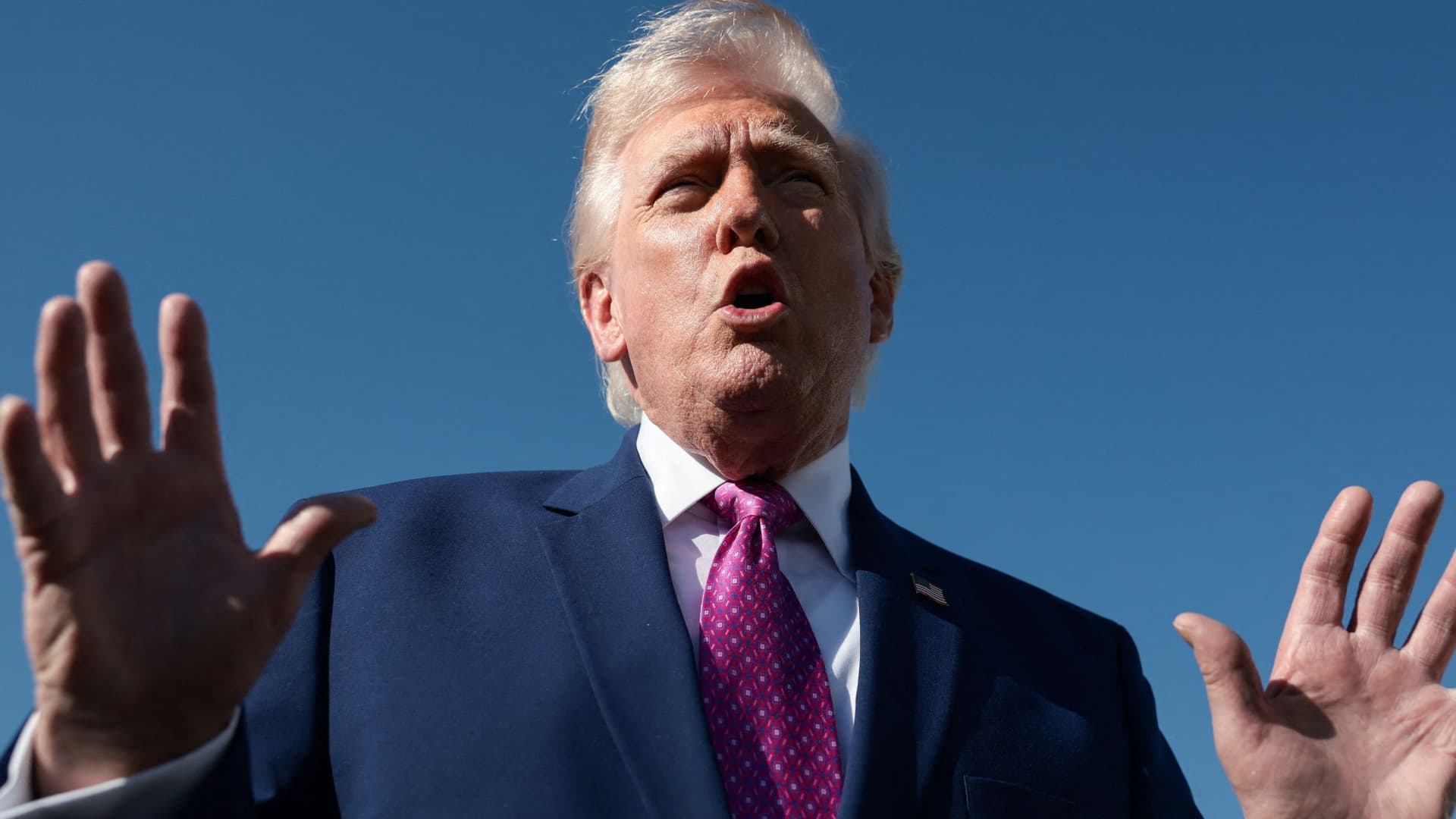 Trump threatens to fire Powell if the Fed chair doesn’t leave office on his own