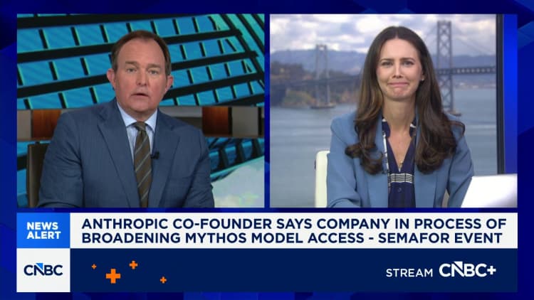 Anthropic releases Claude Opus 4.7, a less risky model than Mythos