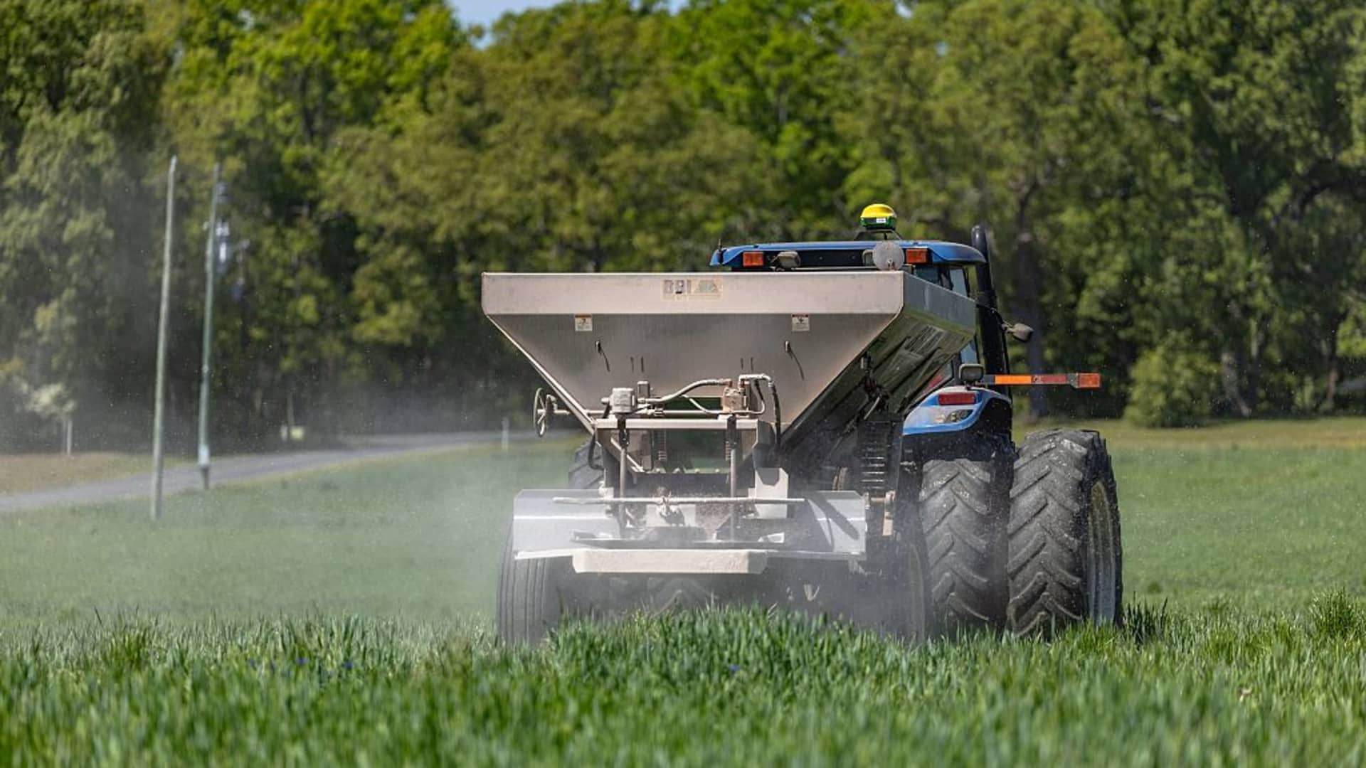 U.S. farmers struggling to afford fertilizer amid Iran war