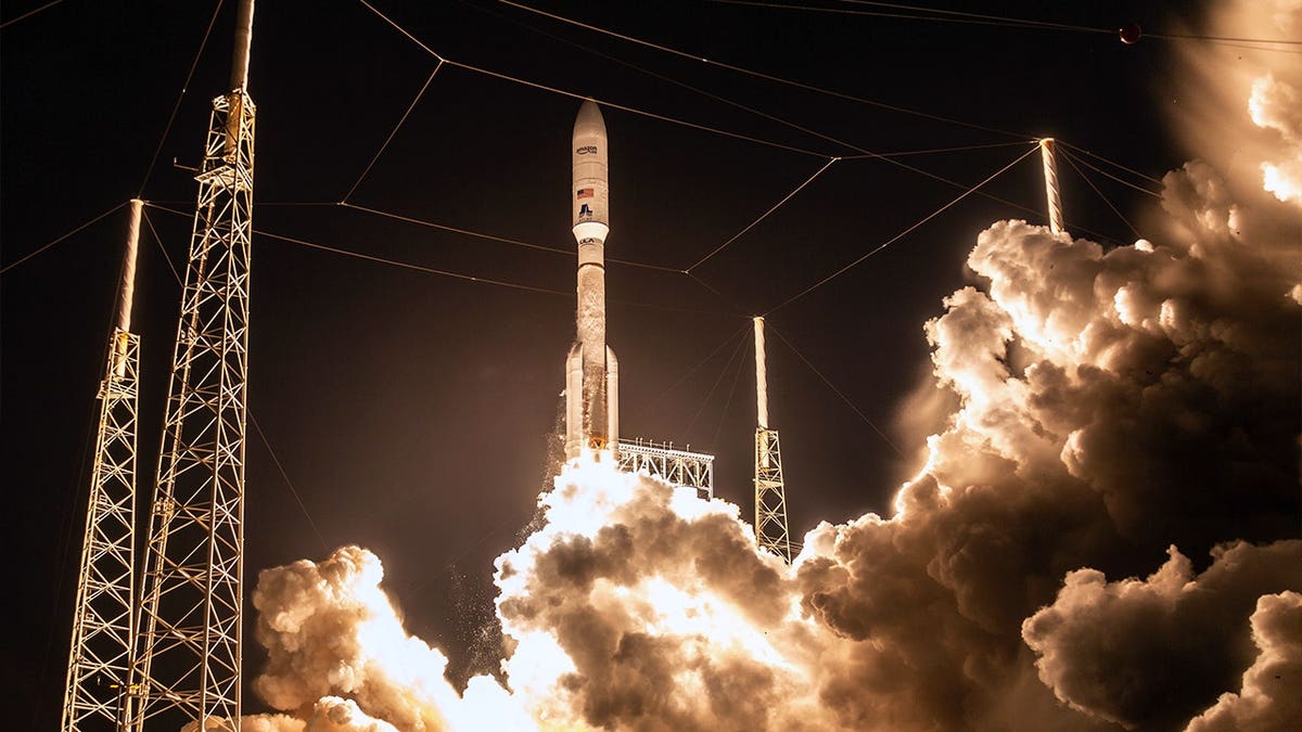 Amazon’s .57B Globalstar acquisition takes direct aim at Starlink