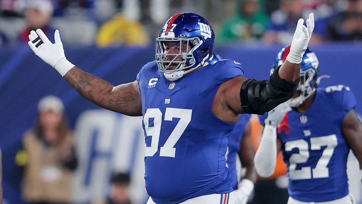 Giants reportedly trading Dexter Lawrence to Bengals for No. 10 pick