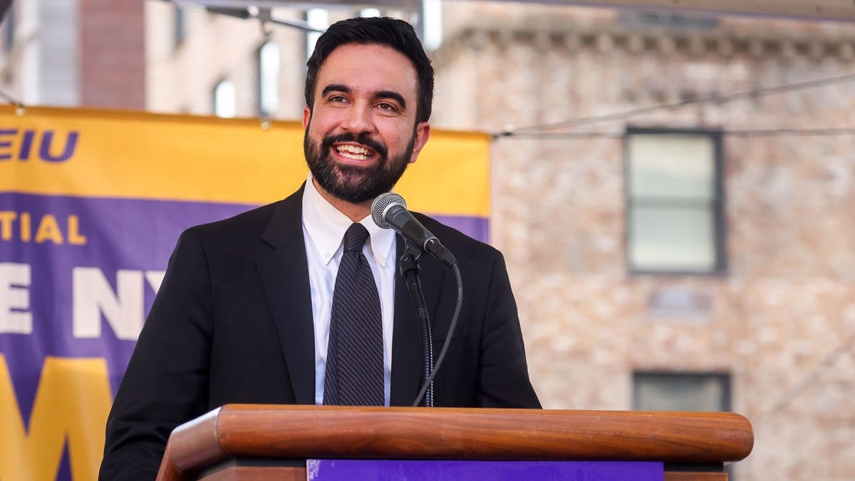 Hochul proposes pied-à-terre tax on NYC luxury second homes over M